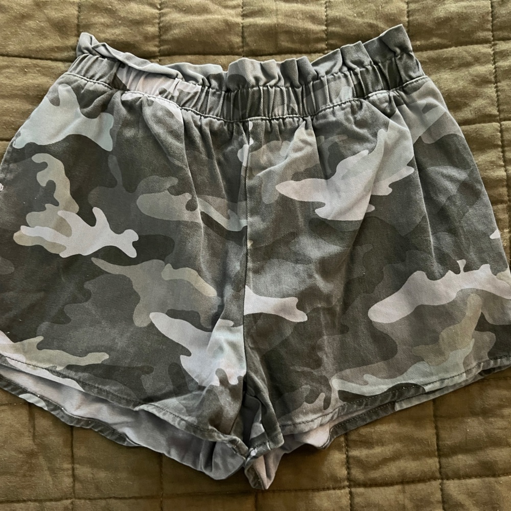 Forever 21 Camo Shorts - NWT